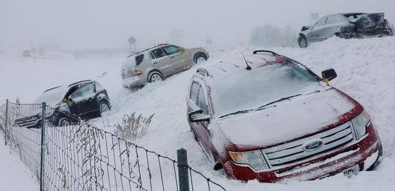 امریکہ میں تاریخی برفانی طوفان سے نظام زندگی مفلوج، لاکھوں افراد بجلی سے محروم