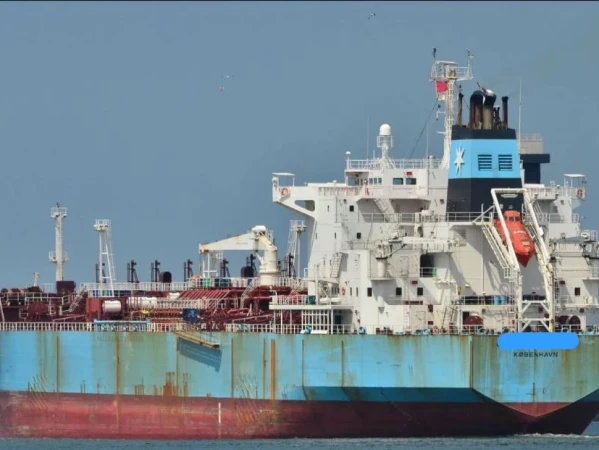 بھارتی کوسٹ گارڈ کی کارروائی، تیل اسمگلنگ کے الزام میں تین ٹینکرز قبضے میں لے لیے