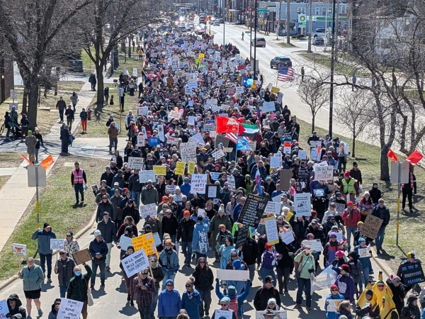 امریکہ میں ٹرمپ اورایران جنگ کےخلاف عوامی بغاوت، 70 لاکھ افراد سڑکوں پرنکل آئے