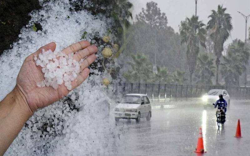 لاہورسمیت ملک کے مختلف شہروں میں بارش اورژالہ باری، موسم خوشگوار