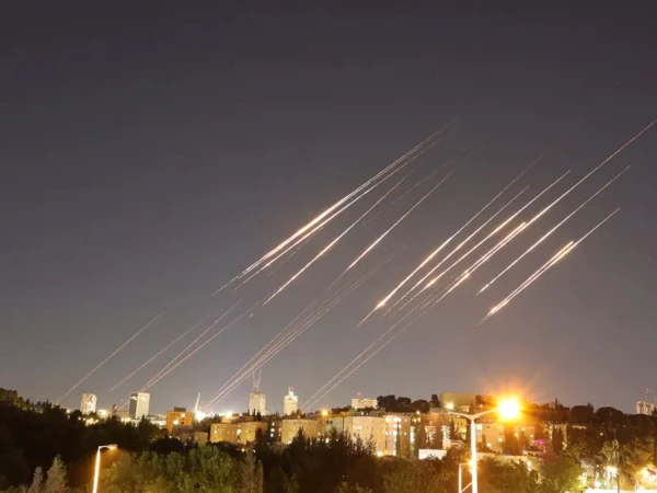 ایران کی حمایت میں حزب اللہ کی انتقامی کارروائی،اسرائیل پر میزائل داغ دیے