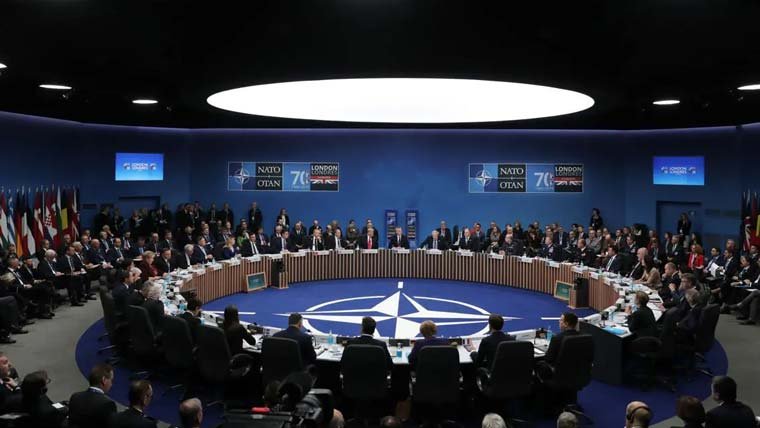 آبنائے ہرمزکھلوانے کیلئے 30 سے زائد ممالک آج لندن میں سر جوڑیں گے