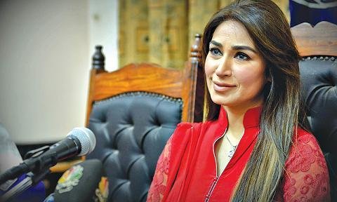اداکارہ ریما نے میرا اور ریشم کے تنازعات پر خاموشی توڑ دی