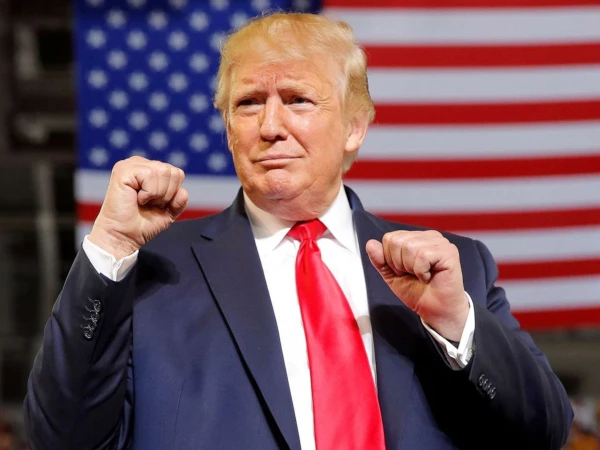 امریکہ میں نیا تنازع: پاسپورٹ پرصدر ٹرمپ کی تصویرشامل کرنےکا فیصلہ