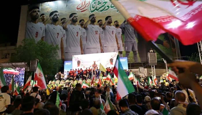 ایرانی فٹبال ٹیم کی فیفا ورلڈکپ میں شرکت کیلئے روانگی سے قبل تہران میں بڑا اجتماع