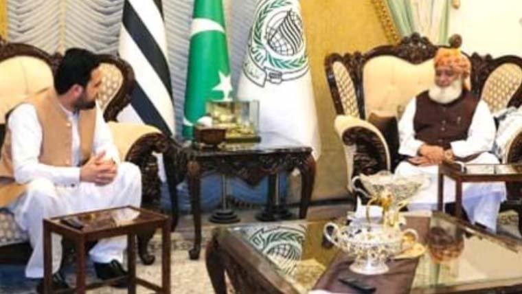 سہیل آفریدی کی مولانا فضل الرحمان سے ملاقات، کے پی میں امن وامان بارے گفتگو