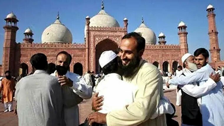 ملک بھر میں آج عید الاضحیٰ مذہبی جوش و جذبے کے ساتھ منائی جارہی ہے