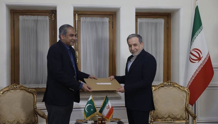 محسن نقوی کی ایران کے وزیرخارجہ عباس عراقچی سے ملاقات، سپریم لیڈر کیلئے خصوصی خط پہنچایا