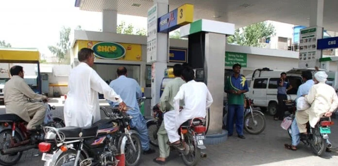 آج رات پیٹرول کی قیمت میں بڑی کمی کا امکان
