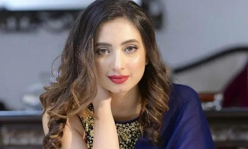 لڑکیوں کو اپنی تعلیم، خودمختاری کے حصول کیلیے مضبوط ہونا چاہیے، کومل عزیز