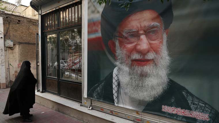 شہید ایرانی سپریم لیڈرآیت اللہ خامنہ ای کا جسد خاکی امام خمینی حسینیہ منتقل