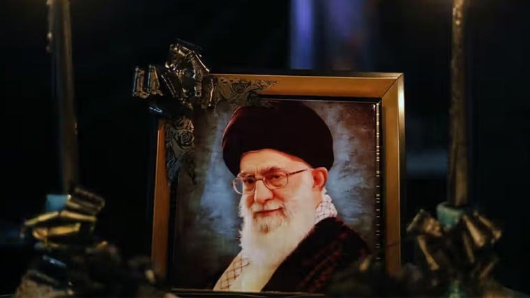 شہید علی خامنہ ای مشہد میں روضہ امام رضا کے قریب سپرد خاک