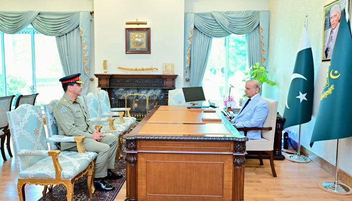 پاک فوج کے چیف آف جنرل اسٹاف لیفٹیننٹ جنرل عامررضا کو فور اسٹارجنرل کےعہدے پرترقی دیدی گئی