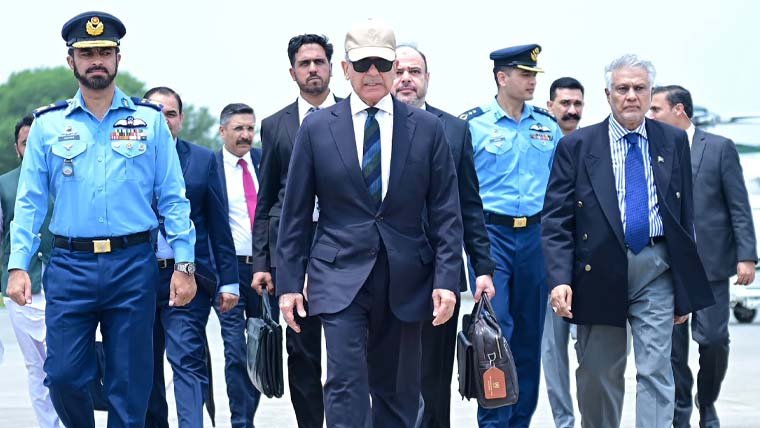 وزیراعظم علی خامنہ ای شہید کے جنازے میں شرکت کیلئےایران روانہ