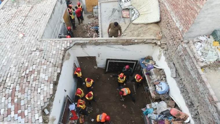 لاہورمیں ٹیوشن سینٹرکی چھت گرنے کا مقدمہ درج، 5 افراد زیرِ حراست
