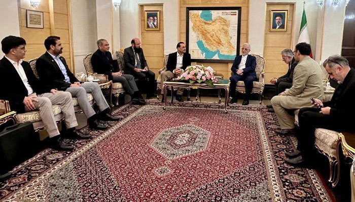 فیلڈ مارشل عاصم منیر ایران پہنچ گئے، وزیر داخلہ اسکندر مومنی سے ملاقات