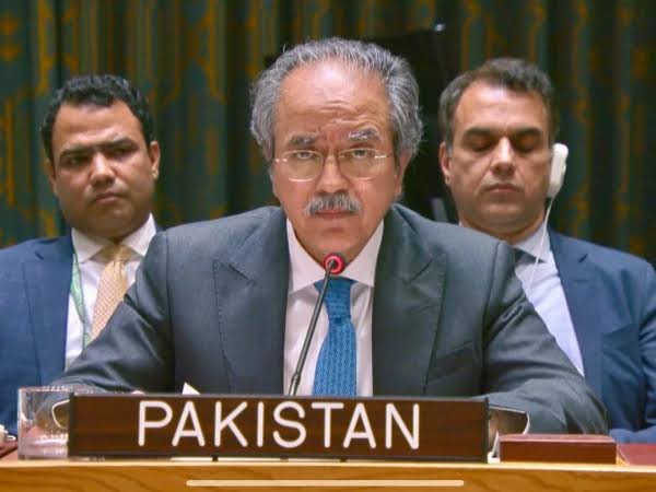 مشرقِ وسطیٰ میں تنازع کے خاتمہ کیلئے کردار ادا کر رہے ہیں: عاصم افتخار