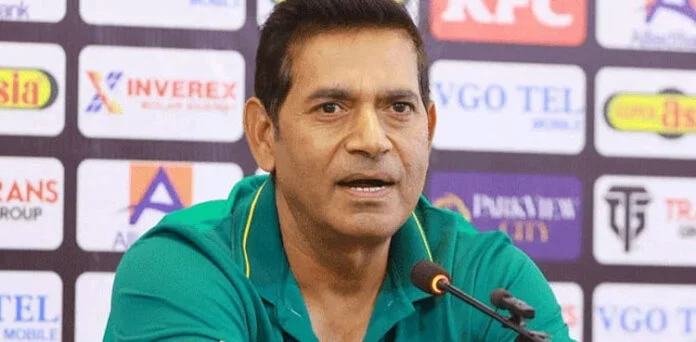 عاقب جاوید نے انگلینڈ کیخلاف شکست کی ذمہ داری کپتان بابراعظم اور کوچ سرفرازاحمد پرڈال دی