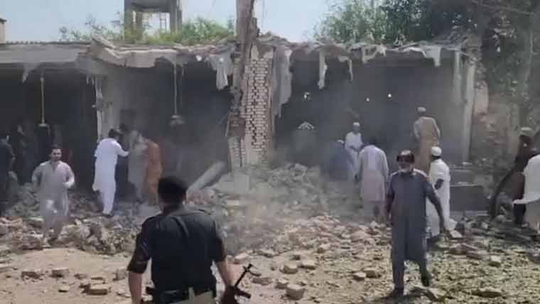 کوہاٹ میں پولیس لائن کے قریب خودکش حملہ، 5 اہلکاروں سمیت 16 افراد شہید، متعدد زخمی