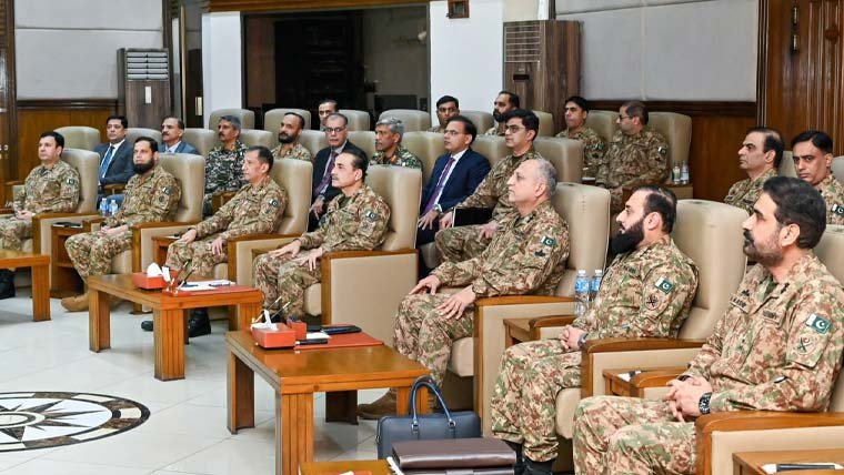پاکستان بھارتی حمایت یافتہ دہشت گردوں کے خلاف کارروائیاں جاری رکھے گا: فیلڈ مارشل