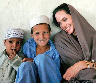 انجلینا جولی نے پھر دنیا کی توجہ غزہ کی تباہی کی طرف دلا دی