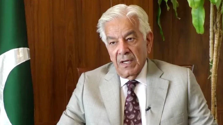 بیرون ملک بیٹھے یوٹیوبرز پی ٹی آئی کے سب سے بڑے دشمن ہیں: خواجہ آصف