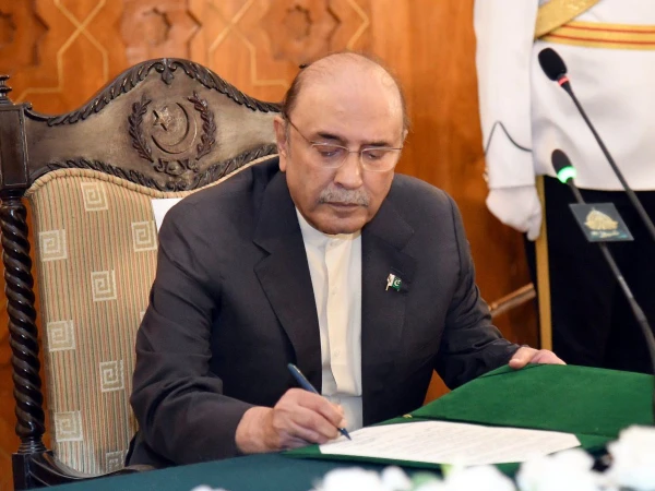 صدرِمملکت نے وزیراعظم کی سفارش پرخیبرپختونخوا میں ایمرجنسی نافذ کردی