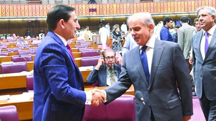 حکومت اور پی ٹی آئی قیادت کے درمیان مذاکرات آج ہوں گے